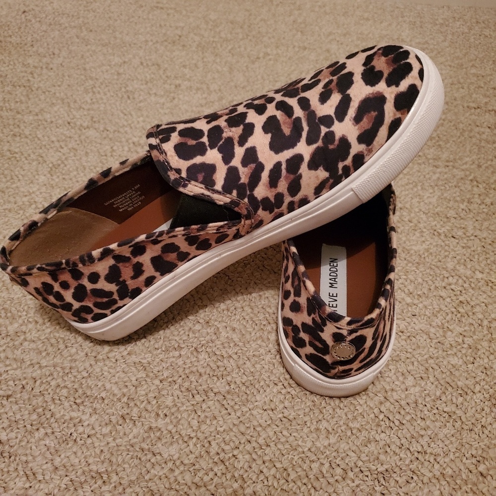 Steve madden slip on shoes